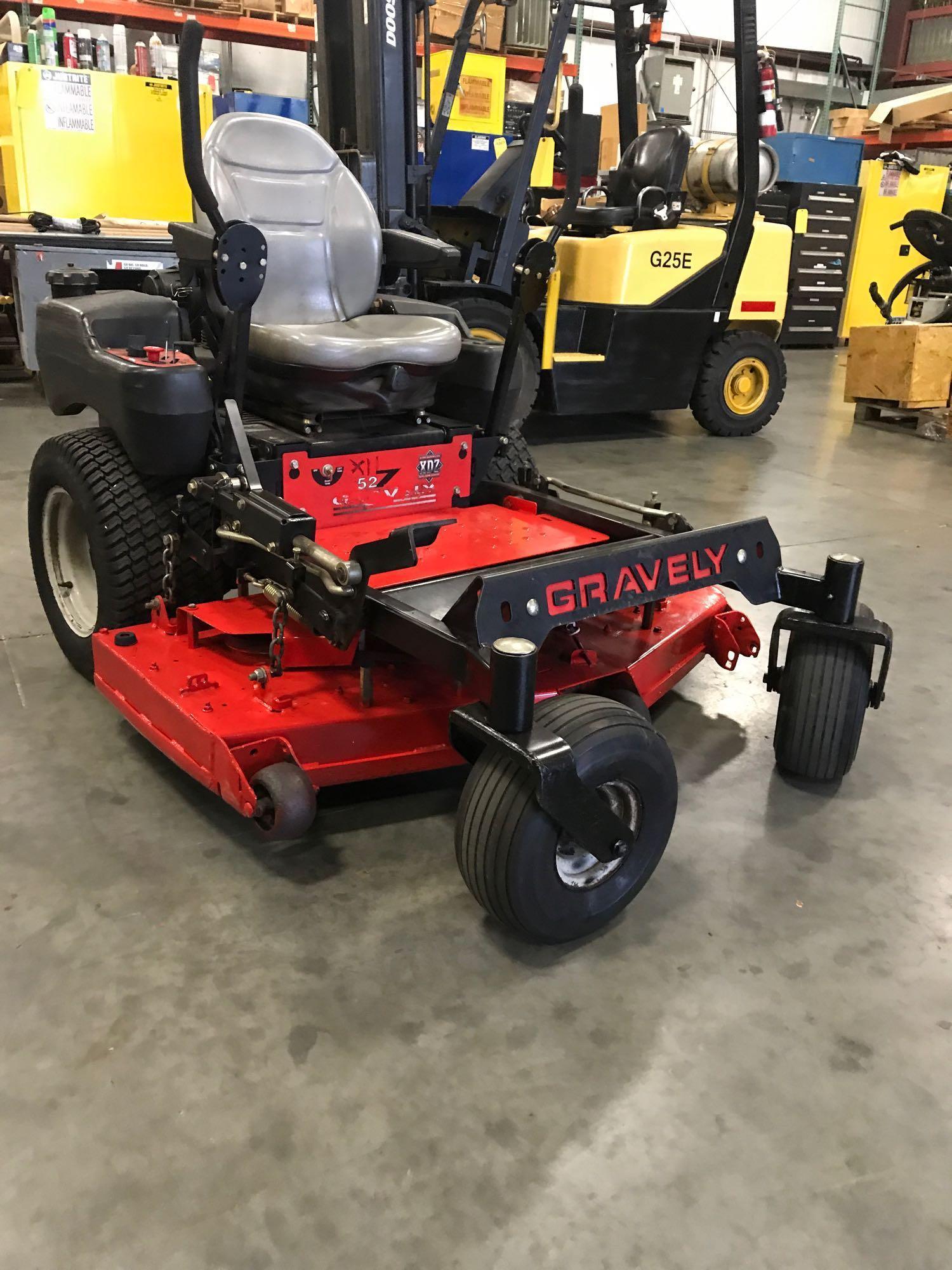 GRAVELY 152Z ZERO TURN COMMERCIAL MOWER, 52" DECK, RUNS, KAWASAKI GAS