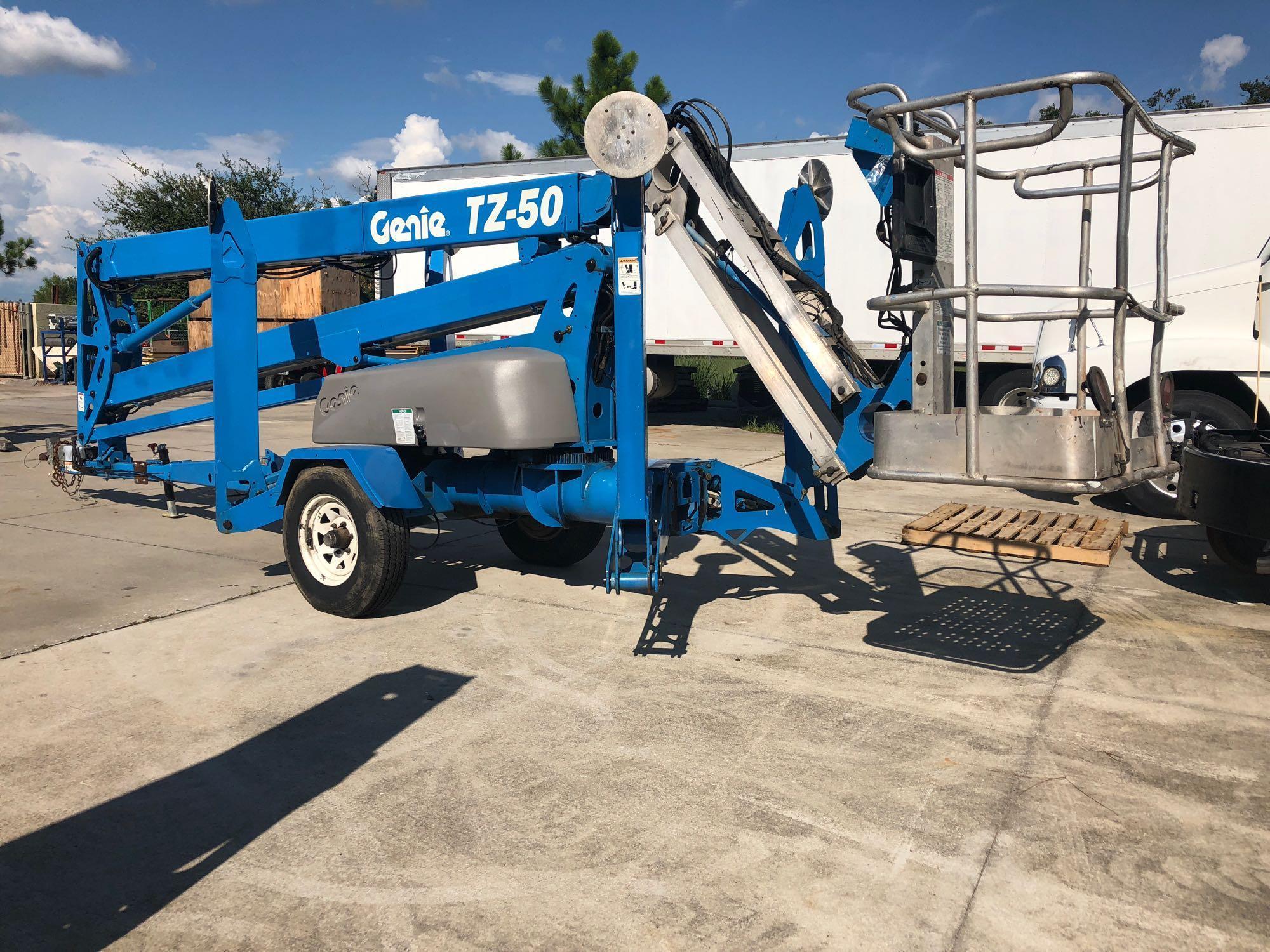 GENIE 50' TOWBEHIND ARTICULATING MAN LIFT, ELECTRIC, BUILT IN BATTERY CHARGER, POWERS ON, OUT RI