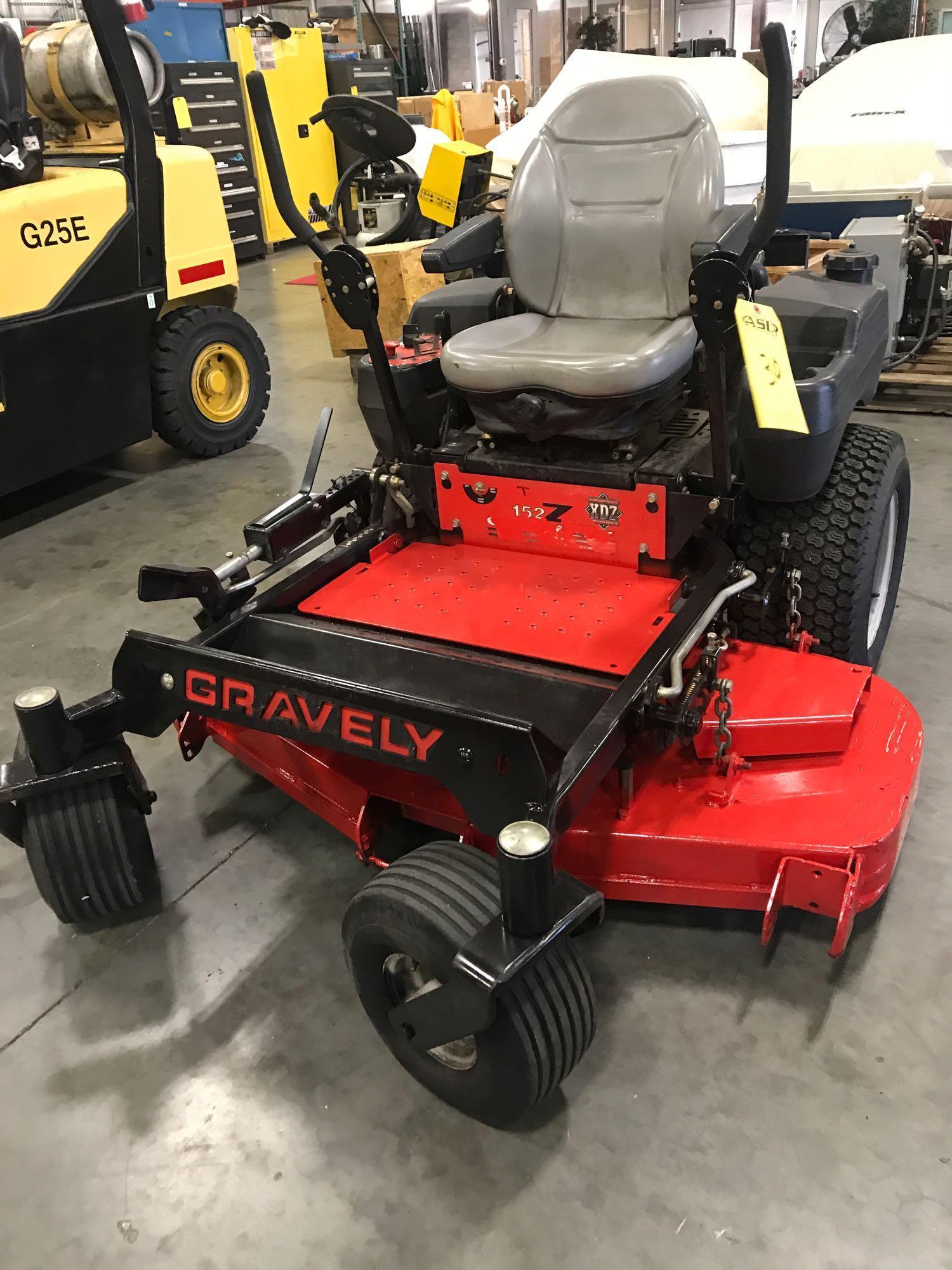 GRAVELY 152Z ZERO TURN COMMERCIAL MOWER, 52" DECK, RUNS, KAWASAKI GAS