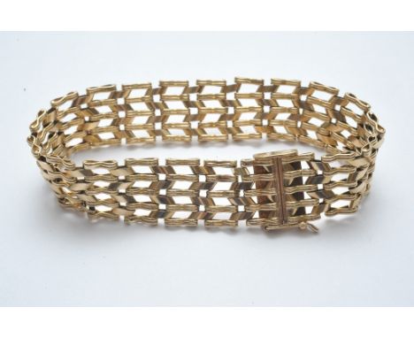 A 9ct gold gate type bracelet