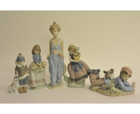 A collection of 5 Lladro figures.