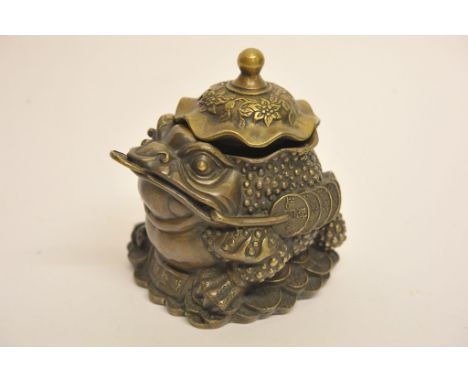 A bronze incense burner in the form of a toad, having mis-matched lid