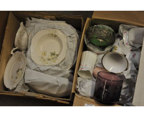 An Alfred Meakin dinner service together with a box of assorted decorative tea and dinner ware