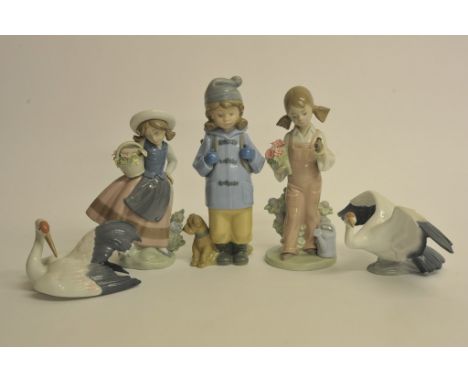 A collection of 5 Lladro figures. 