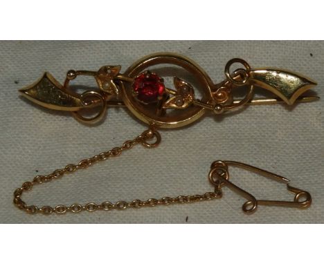 9CT GOLD RED STONE &amp; SEED PEARL BROOCH  1.77G GROSS  