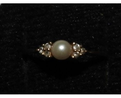 9CT GOLD PEARL &amp; WHITE STONE SET RING  