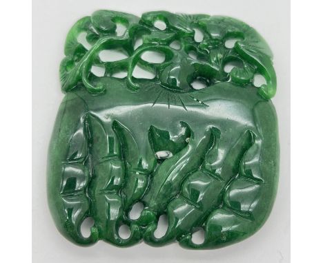 A carved piece of jade in the form of a bunch of radishes. Carved detail to both sides. Approx. 7.5cm x 6.5cm. 