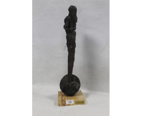 AN UNUSUAL BRONZE EFFECT LIMITED EDITION 907/4000 JOSEP BOFFIL FIGURE 