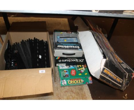 A QUANTITY OF VINTAGE TOYS AND GAMES TO INCLUDE ZX SPECTRUM PLUS, SCALEXTRIC 400 (CONTENTS NOT CHECKED FOR COMPLETION) 