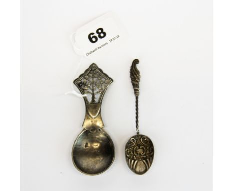 An Art Nouveau hallmarked silver caddy spoon, L. 10cm. Together with a further hallmark silver tea spoon.