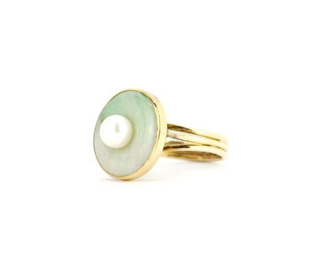 A 14ct yellow gold ring set with a natural jade disc and a cultured pearl, ring size, (N).