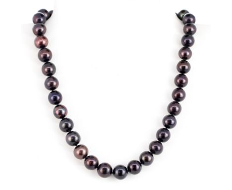 A large black cultured pearl necklace with a white metal clasp, approx. L. 42cm.