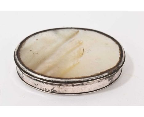 Late 18th/early 19th century silver and mother of pearl snuff box of oval form, unmarked, 7.5cm wide