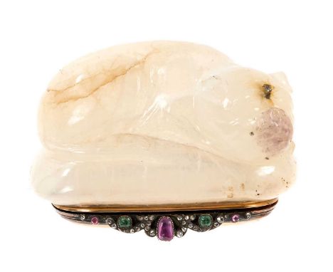 Fine quality antique carved hardstone snuff box in the manner of Fabergé, carved in the form of a pug, with gold mounts and s