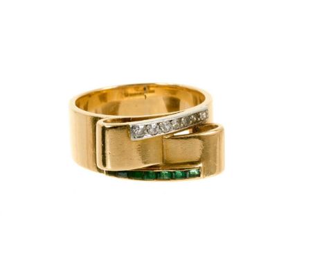 Art Deco gold emerald and diamond ring, the stylized gold bow with a line of calibre cut emeralds and graduated single cut di