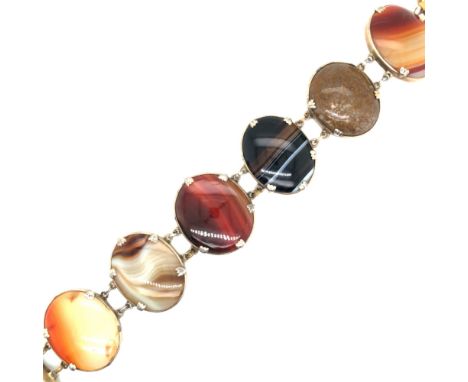 A VINTAGE MULTI AGATE PANEL BRACELET IN A WHITE METAL MOUNT. LENGTH 18cms. 