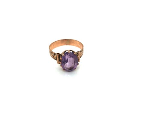 AN ANTIQUE AMETHYST ROSE GOLD RING. FINGER SIZE K. UNHALLMARKED, ASSESSED AS 9ct GOLD. WEIGHT 1.87grms. 