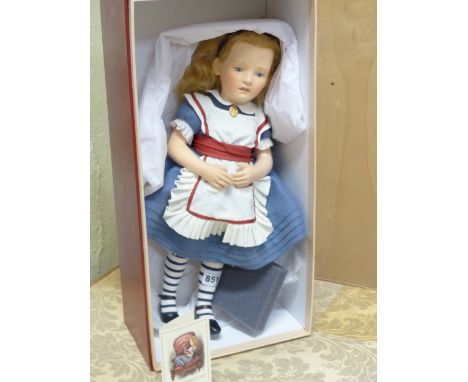 A BOXED R JOHN WRIGHT ALICE IN WONDERLAND FELT DOLL MODELLED ON THE SIR JOHN TENNIEL ILLUSTRATIONS, A LIMITED EDITION OF 750.