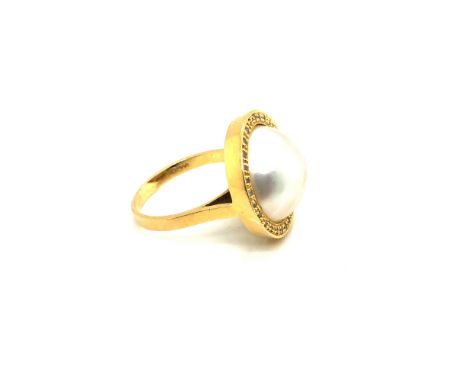 AN 18ct HALLMARKED GOLD MABE PEARL AND DIAMOND RING. FINGER SIZE L. WEIGHT 6.59grms. 