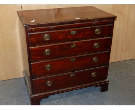 A GEORGE III MAHOGANY CHEST WITH A BRUSHING SLIDE ABOVE FOUR GRADED LONG DRAWERS ON BRACKET FEET.   W 79 x D 46 x H 80cms.