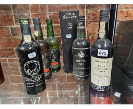 PORT: SINGLE BOTTLES OF GREENS 1975, NIEPOORTS 1979, JEROPIGA 1980 AND QUINTA DO BOM-RETIRO 1988 PORTS TOGETHER WITH BOTTLES 