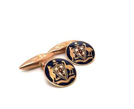 A PAIR OF VINTAGE ENAMEL CUFFLINKS, STAMPED 9ct, ASSESSED AS 9ct GOLD. WEIGHT 5.33grms.