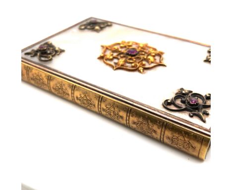 AN ANTIQUE LATE 19th CENTURY MOTHER OF PEARL AND GEM SET, GOLD MOUNTED NOTEBOOK HOLDER AND STYLUS, THE HINGE DECORATED AS A B