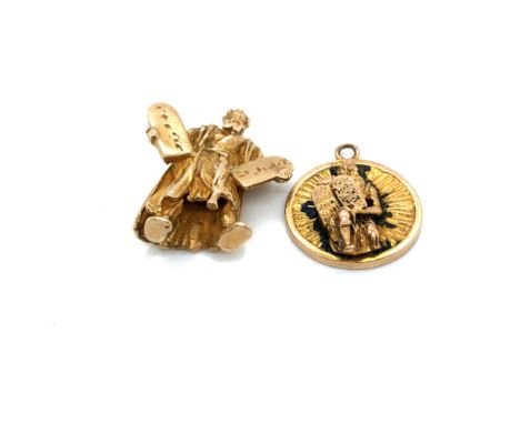 TWO VINTAGE PENDANTS DEPICTING MOSES HOLDING TWO TABLETS OF THE TEN COMMANDMENTS. THE LARGE PENDANT HALLMARKED 9ct GOLD, THE 