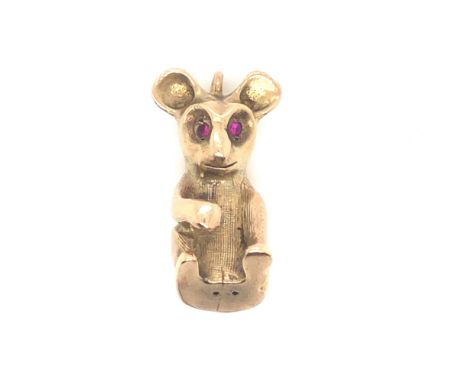 A VINTAGE HALLMARKED 9ct GOLD KOALA BEAR CHARM PENDANT. WEIGHT 5.59grms.