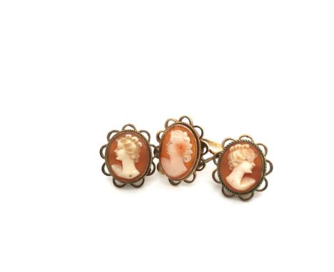 A HALLMARKED 9ct GOLD PORTRAIT CAMEO RING AND A PAIR OF SIMILAR STYLE 9ct GOLD STUD EARRINGS. RING SIZE N. WEIGHT 5.84grms.