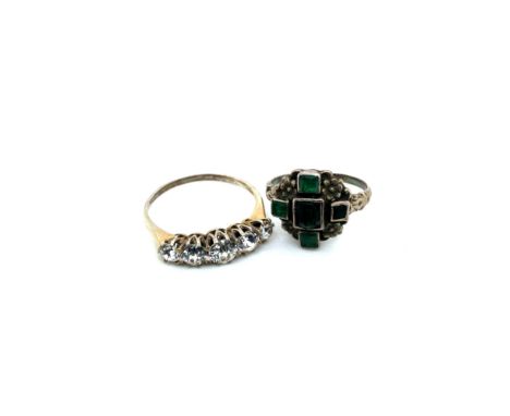 A VINTAGE EMERALD AND SILVER FOLIATE STYLED RING, TOGETHER WITH A FIVE STONE GRADUATED HALF HOOP RING, SET IN SILVER. FINGER 