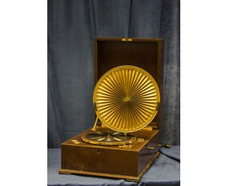Lumiere gramophone: an HMV Model 460 gramophone with Pleated Diaphragm, in mahogany case (lacking keyhole) Diaphragm good, a 