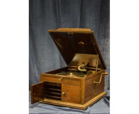 Table grand gramophone: an HMV Model IXa, with Exhibition soundbox 526841,  cast iron internal horn and mahogany case with bl