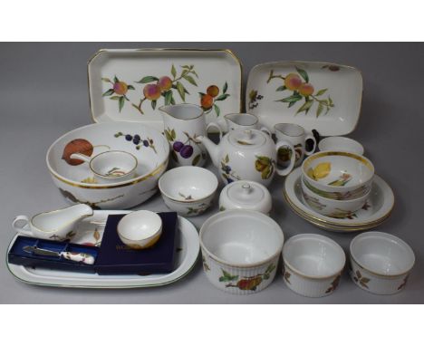 A Collection of Various Royal Worcester Oven to Table Dinnerwares to comprise Evesham Jug, Teapot, Ramekins, Dishes, Jugs, Bo