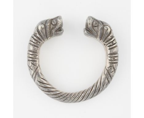 19th century, Himachal Pradesh (North India). Weighted silver bangle with decoration of incised lines through out. Bangle ter