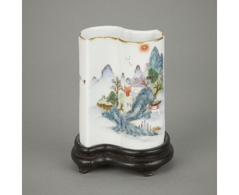 Shapely Chinese porcelain brush pot with carved and lacquered wood stand, possibly Qing dynasty. With gilt rim and pigment de