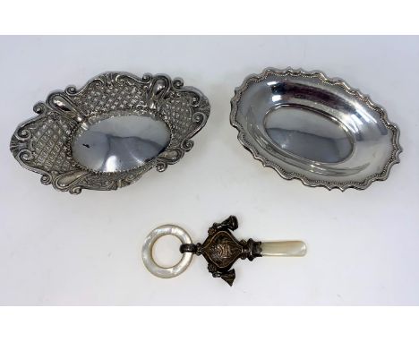 An oval pierced and embossed sweetmeat dish, Sheffield 1898; a similar dish with beaded wavy border, Birmingham 1902, 2.2oz; 