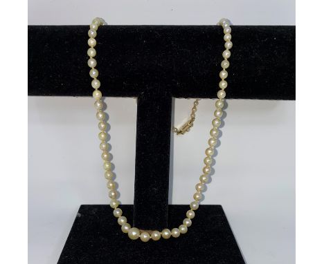 A cultured pearl graduating necklace with 9 carat clasp 