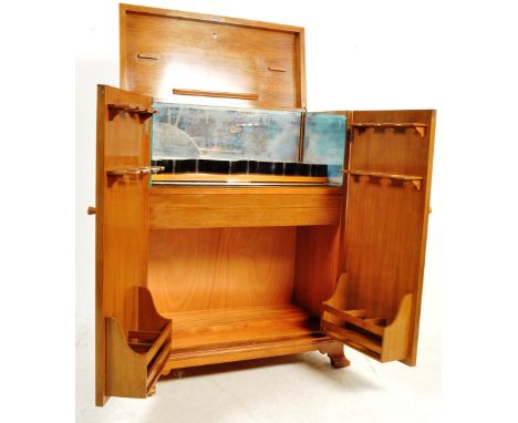 A vintage retro mid 20th century circa 1970’s light oak drinks cabinet / cocktail cabinet. The cabinet having a hinged metamo