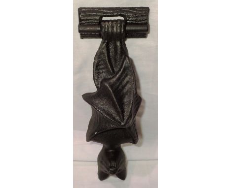 Cast iron bat door knocker, H: 12 cm. P&amp;P Group 1 (£14+VAT for the first lot and £1+VAT for subsequent lots) 
