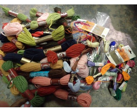Quantity of mixed embroidery thread. P&amp;P Group 1 (£14+VAT for the first lot and £1+VAT for subsequent lots) 