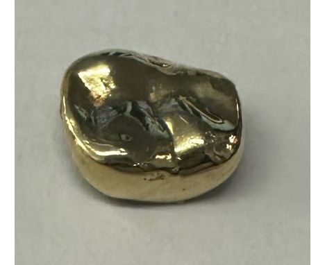 14ct dental gold tooth, 1.7g. P&amp;P Group 1 (£14+VAT for the first lot and £1+VAT for subsequent lots) 