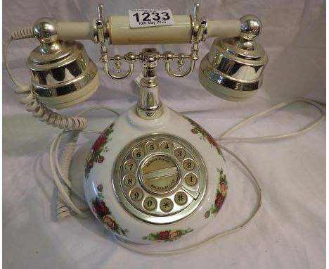 Royal Albert Old Country Roses telephone. P&amp;P Group 2 (£18+VAT for the first lot and £3+VAT for subsequent lots) 