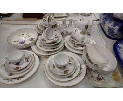 Quantity of Royal Worcester Evesham dinnerware. Not available for in-house P&amp;P 