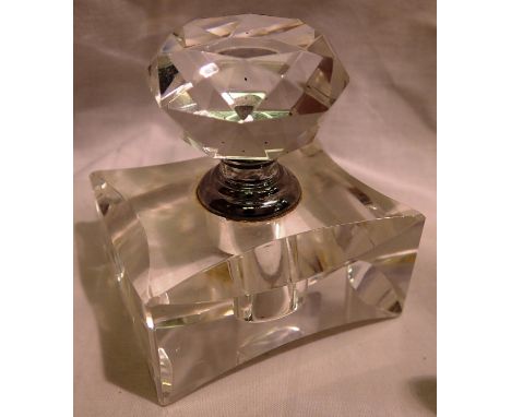 Cut glass scent bottle, H: 70 mm. P&amp;P Group 1 (£14+VAT for the first lot and £1+VAT for subsequent lots) 