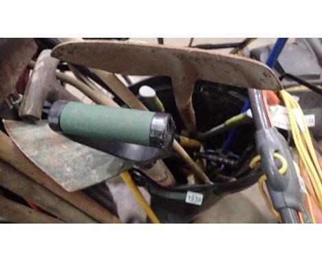 Bin of mixed garden tools (bin not included). Not available for in-house P&amp;P 