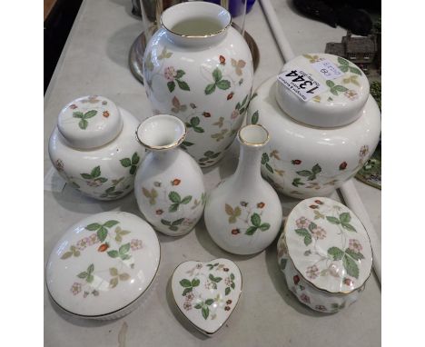 Eight pieces of Wedgwood in the Wild Strawberry pattern. P&amp;P Group 3 (£25+VAT for the first lot and £5+VAT for subsequent