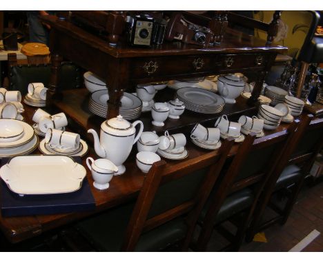 Royal Worcester 'Carina' pattern tea and tableware 