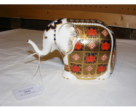 A Royal Crown Derby paperweight in the form of an elephant