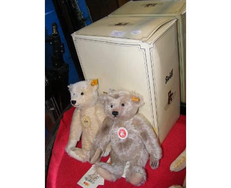 A modern Steiff bear with box and certificate, together with one other